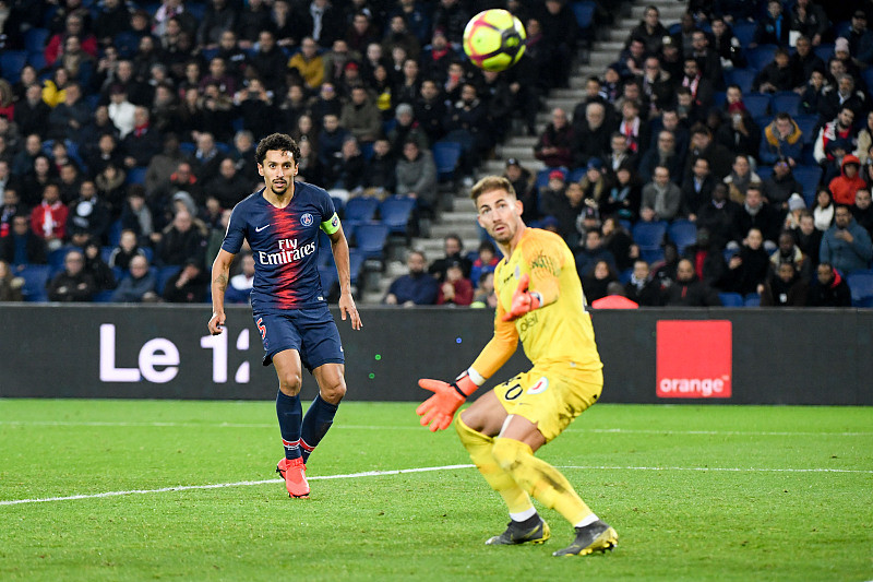 记者：李可并未参加申花赛前合练，明天能否首发存疑（李可缺席申花赛前合练，明日首发成疑）