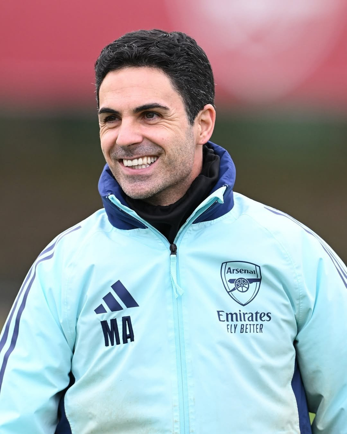 赫内斯：巴萨的债务超过13亿欧元，但在西甲却相安无事（赫内斯：巴萨债务逾13亿欧元，西甲仍未见波澜）