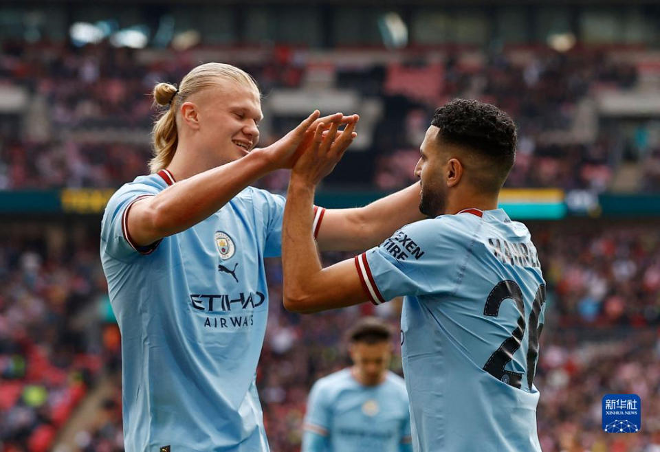 足球世界杯吉祥物亮相，造型引网友热评（世界杯吉祥物发布，外观引发网友热议）