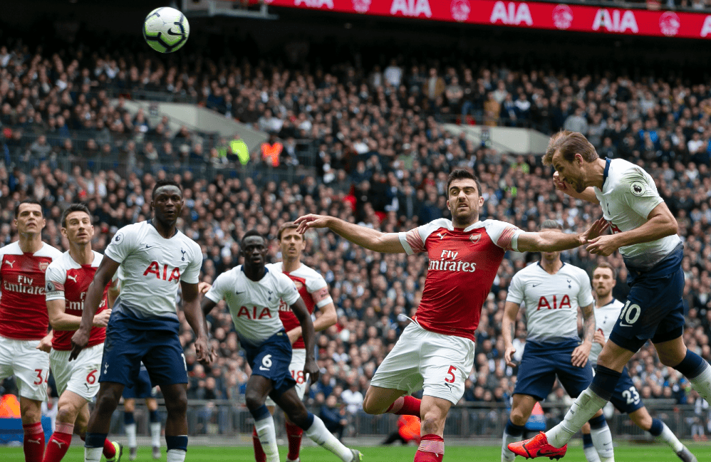 足球中超主帅否认下课传闻：全力以赴（中超主帅辟谣下课风波：将继续全力以赴）