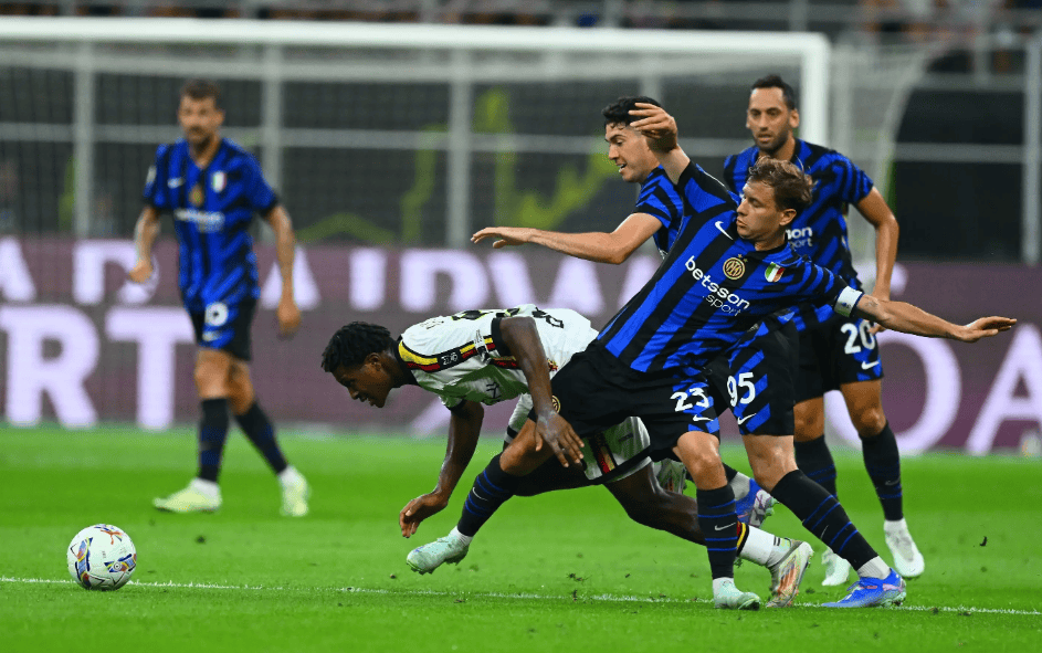 皇马右后卫告急！哈维·阿隆索面临五大选择，巴尔韦德成最佳替身（皇马右后卫告急：哈维·阿隆索权衡五种方案，巴尔韦德被视为最佳替代者）