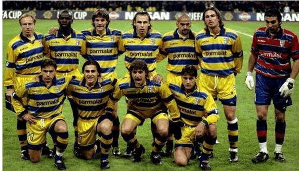 TA：皇马球星团队深度介入更衣室，阿隆索管理面临额外挑战（TA：皇马巨星随行团队深度干预更衣室，阿隆索执教面临新增难题）