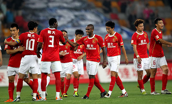 欧冠联赛战术分析：曼联攻防策略（欧冠战术解读：曼联攻守之道）