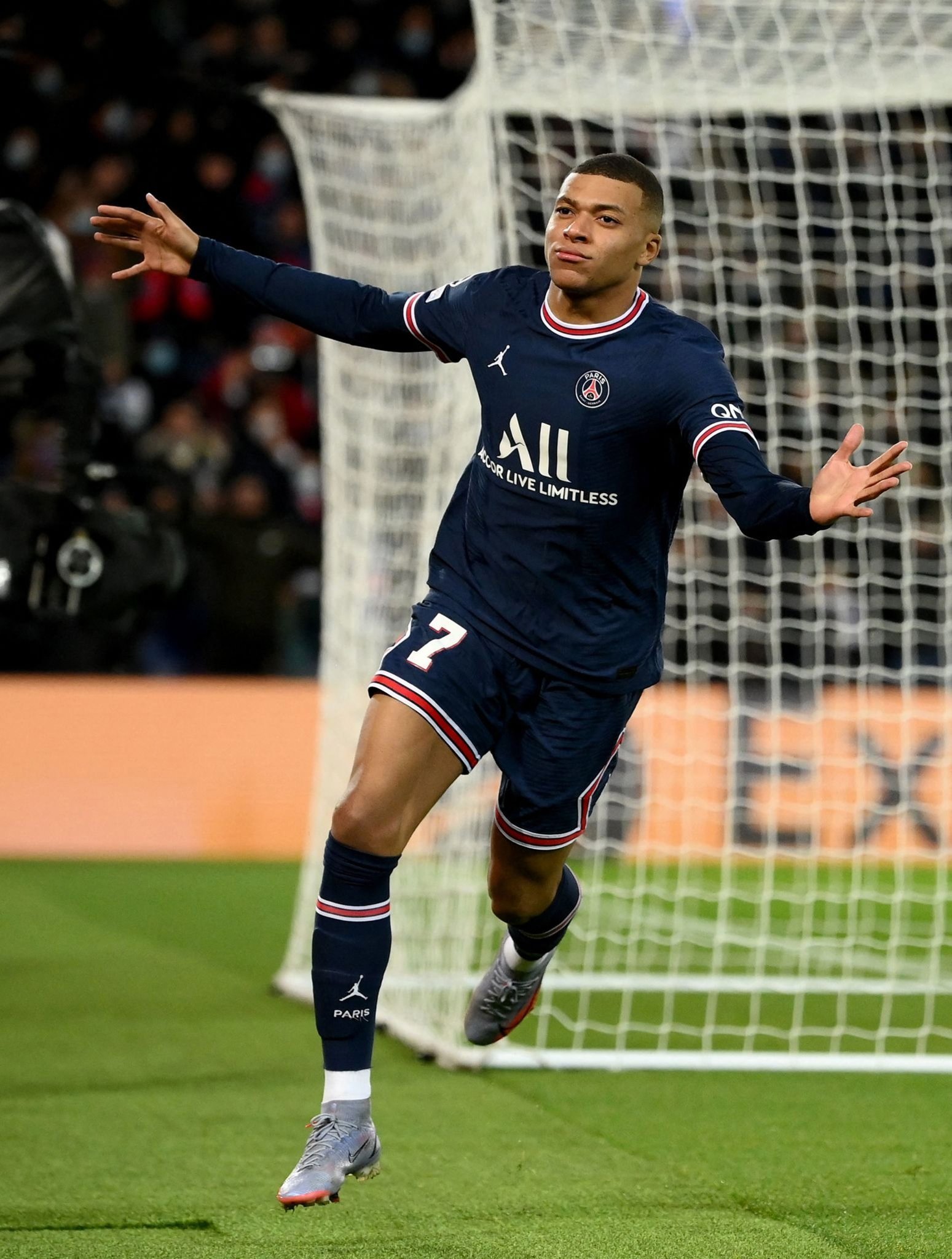 收藏级回忆：我的齐达内与 26 年绿茵时光（珍藏记忆：我与齐达内的26年绿茵岁月）