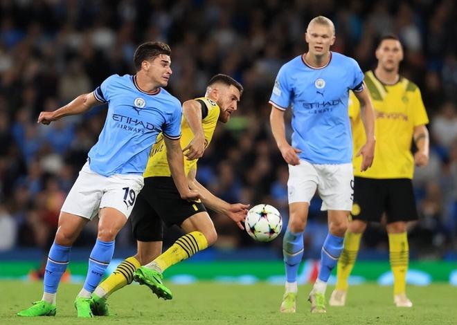 太阳报：女演员悉尼妹恢复单身后收到了大量英超球星的私信