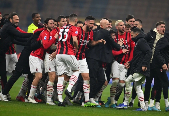 德天空：目前看施洛特贝克最可能不续约，皇马和拜仁讨论了他（德天空：施洛特贝克大概率不续约，皇马与拜仁已就其展开讨论）