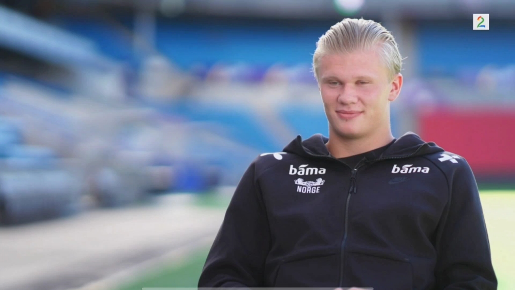 凯尔特人小球迷和远道而来的瑞士年轻人球迷互动（凯尔特人小球迷与来访瑞士青年球迷亲切互动）