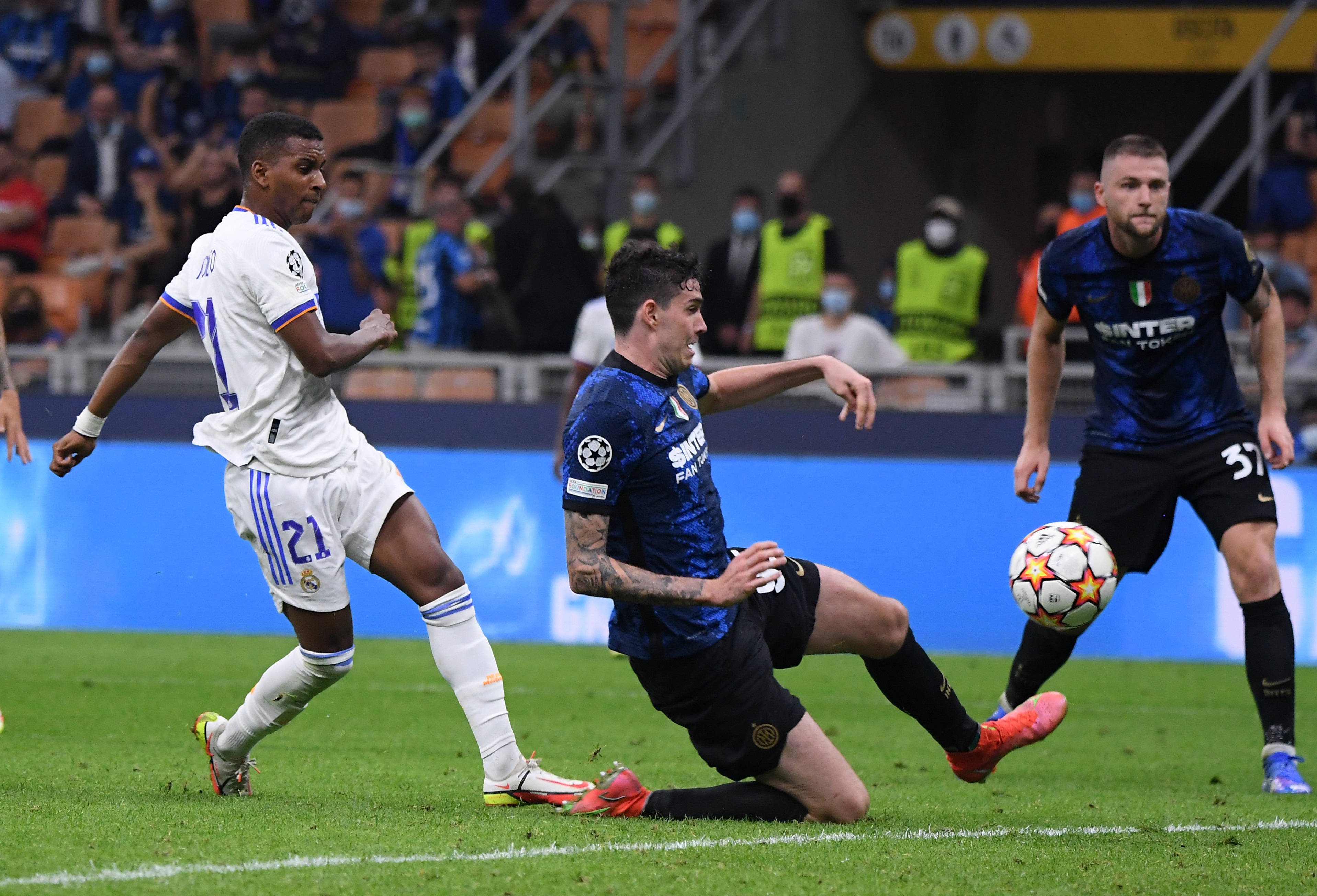 贝拉达：曼联的引援部门正在全力以赴地工作；新援适应得不错（贝拉达：曼联引援团队全速推进工作，新援融入情况良好）