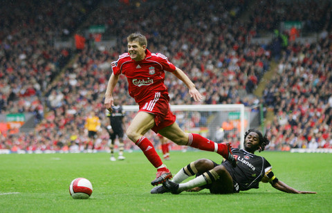 西甲：巴萨主场3-0完胜瓦伦西亚