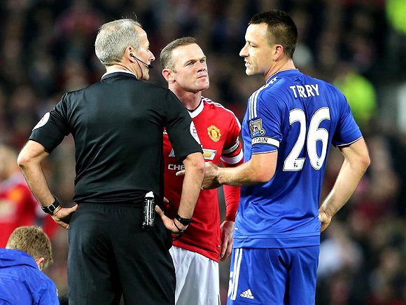 替补登场立功 主帅换人奏效（替补建功 主帅调度见效）