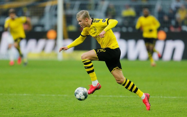 贝纳蒂亚：裁判偷了我们的点球，和他们说话时几乎都不看你（贝纳蒂亚：裁判抢走了我们的点球，与他们交流时几乎不看人）