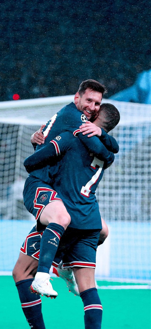 天空：抗议活动不断，苏超凯尔特人股东大会草草收场