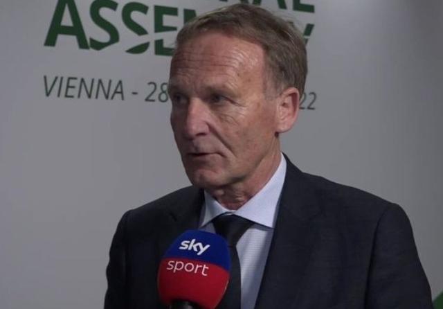 主持人爆料：麦金在圣米伦时，曾被队友扔出的训练杆刺伤大腿（主持人透露：麦金效力圣米伦期间曾被队友掷出的训练杆刺伤大腿）