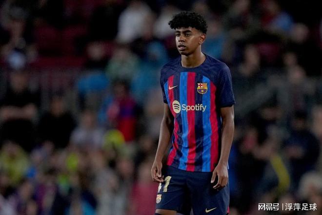 德甲战报：卡尔破门，凯恩点射救主，拜仁慕尼黑2-2美因茨（德甲快讯：凯恩点球扳平、卡尔建功，拜仁2-2战平美因茨）