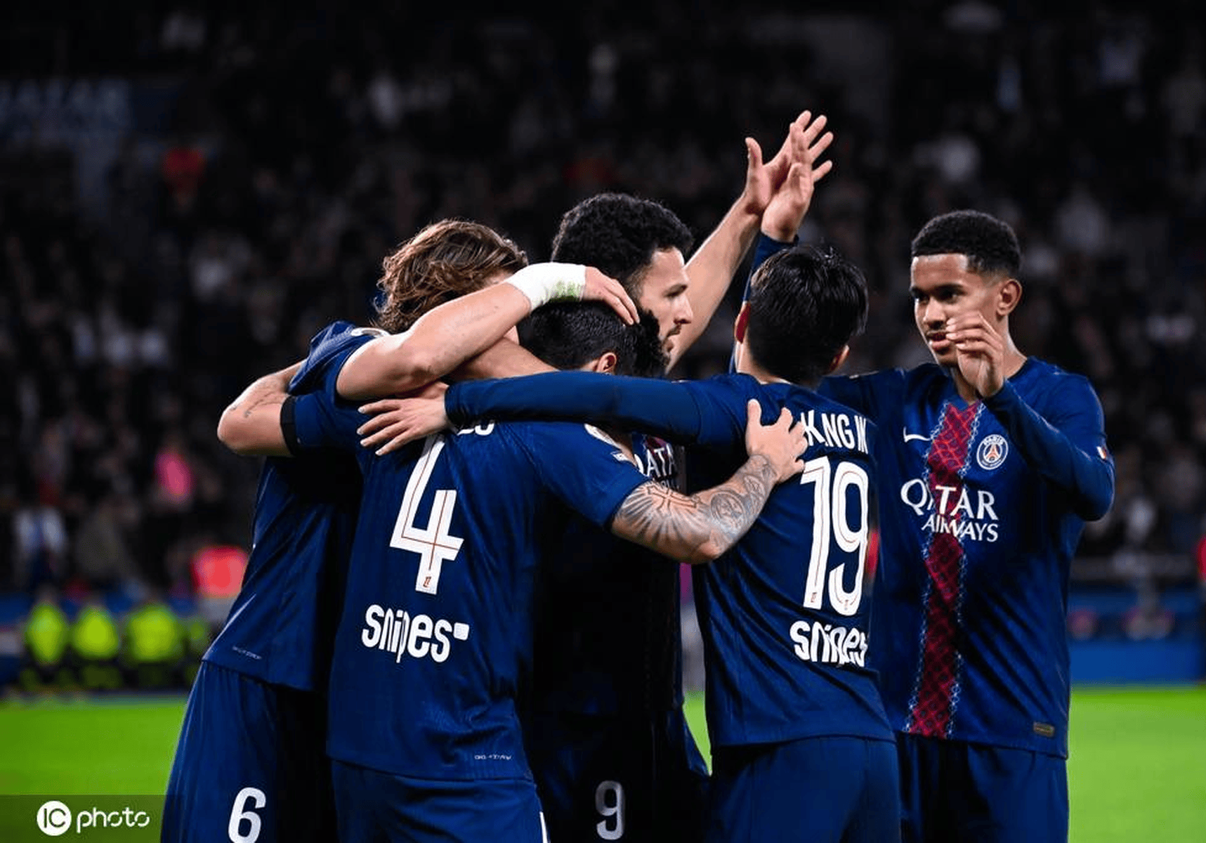 挑起大梁！卡斯尔狂轰30+10+6，得分创赛季新高（火力全开！卡斯尔30+10+6大爆发，单场得分刷新个人赛季新高）