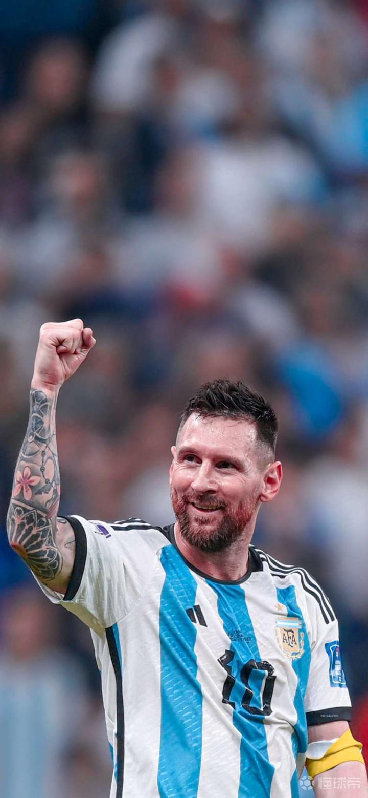 诺伊尔：孔帕尼有很多值得称道的优点；我现在只专注于俱乐部（诺伊尔盛赞孔帕尼优点颇多：当下我只专注俱乐部）