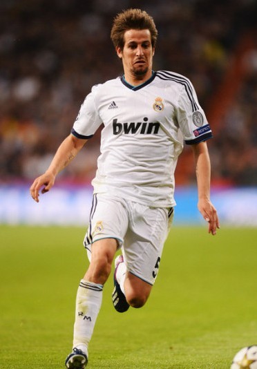 湖人浓眉哥统治篮下球队获胜（浓眉统治篮下，湖人取胜）