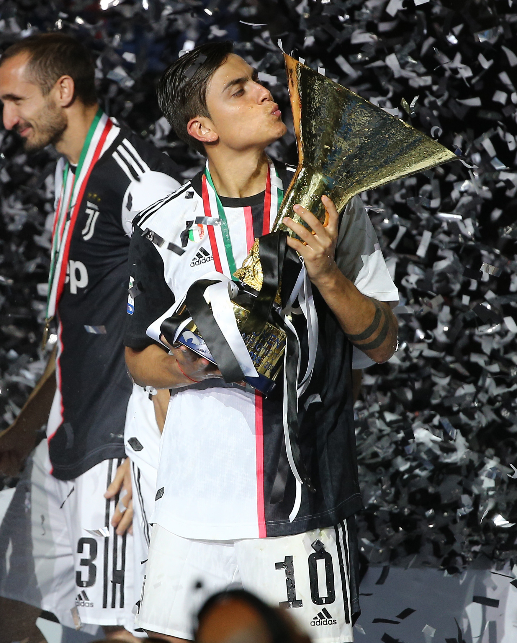 姆希塔良：比赛应该是平局，但主裁决定判罚一粒不存在的点球（姆希塔良：这场比赛本应战平，主裁却判了并不存在的点球）