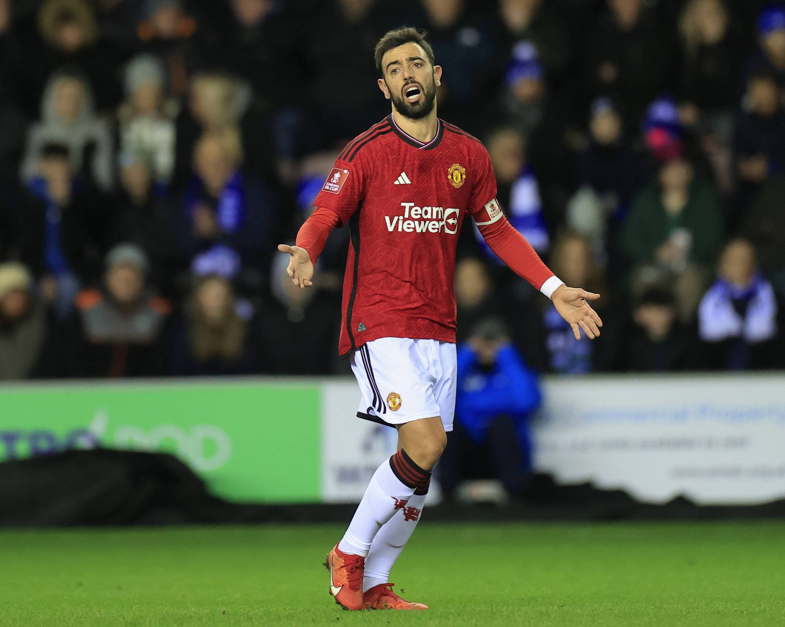 队报盛赞托万：现在他不仅是技术领袖，还是更衣室领袖（队报：托万已成球队技术与更衣室双料领袖）