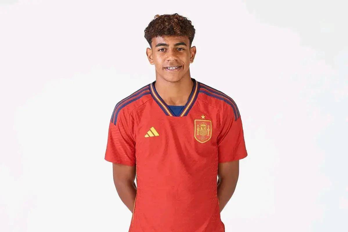 帕福斯1-0黄潜斩获队史欧冠首胜，卢卡森制胜，盖伊失单刀（帕福斯1-0力擒黄潜夺队史欧冠首胜，卢卡森打入制胜球，盖伊错失单刀）