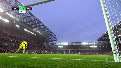 红牌出现 比赛形势急转直下（红牌一出，战局瞬间失衡）